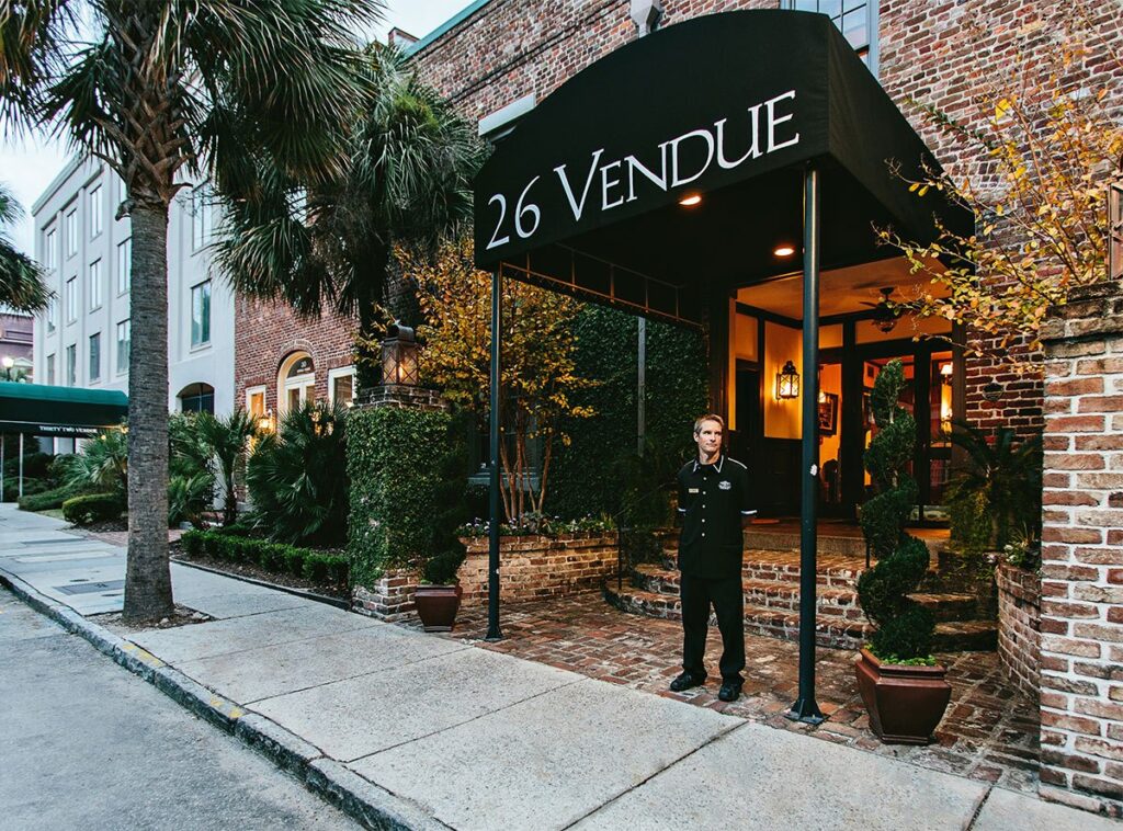26 Vendue entrance and bell hop