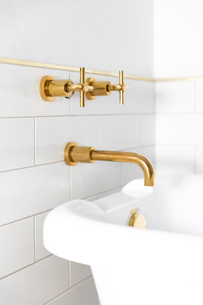 Gold colored bathtub dials and faucet